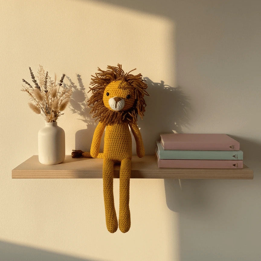 León amigurumi de crochet amarillo con melena café